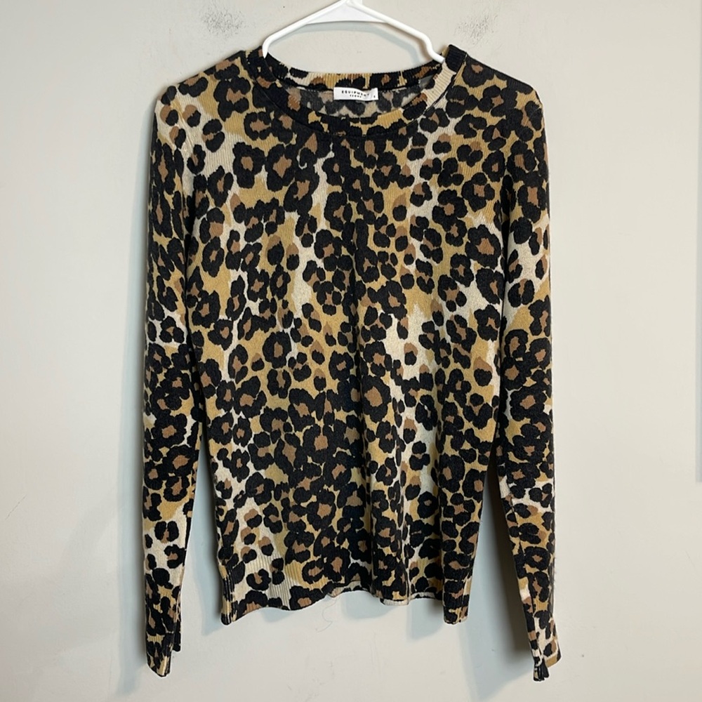 Equipment 100% cashmere leopard print crewneck sweater size small
